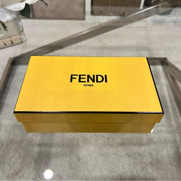 Small Fendi Gift Box - Picture 2 of 10